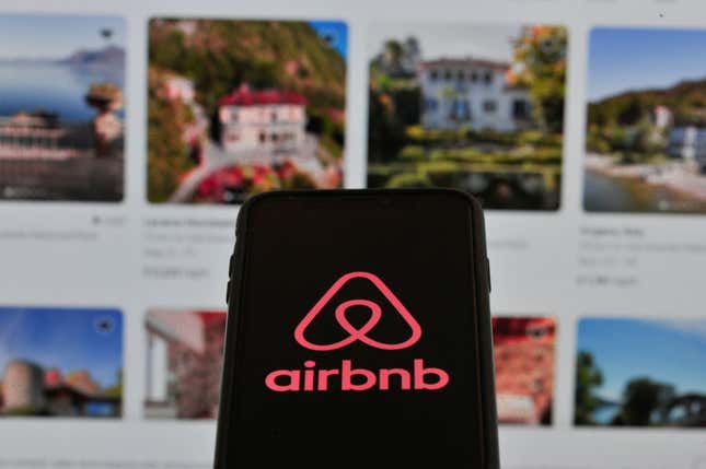 Image for article titled Airbnb shares fall 14%, as travel industry grapples with grim forecasts