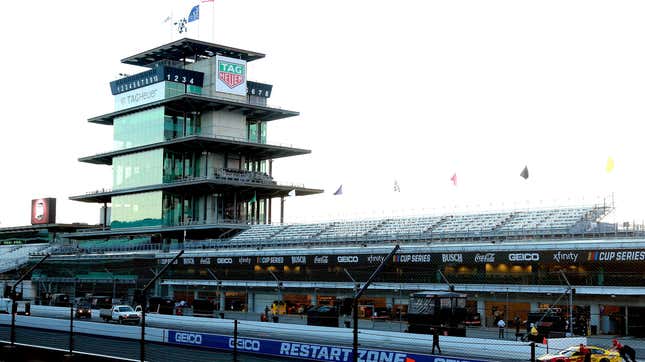 Image for article titled The Indy 500 Qualifying Session Where Naked Fans Stormed the Track