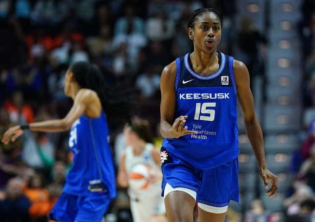 Ex-All-Star, two-time UConn champ Tiffany Hayes retires from WNBA