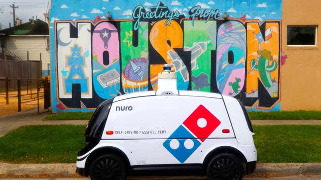 Image for article titled Domino’s Has a New Pizza Delivery Robot That Lets You Track Your Order While It Drives It Over