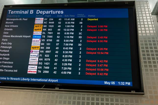 Image for article titled Air traffic controllers at Newark Airport are on leave after experiencing a 'traumatic event on the job'