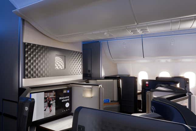 Image for article titled Inside United Airlines&#39; new super-luxury suites: caviar, fancy pajamas, and privacy doors