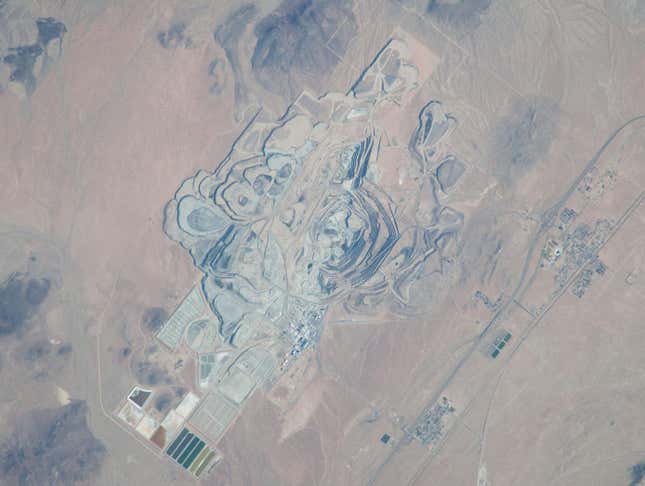 Image for article titled Aerial and satellite photos reveal massive mines scarring the earth’s surface