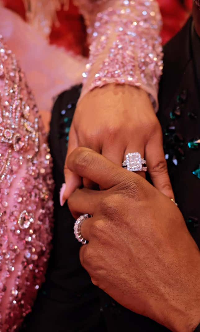 Image de l'article intitulé Au cas où vous l’auriez manqué : dans les coulisses du somptueux mariage du pasteur Jamal Bryant à Atlanta