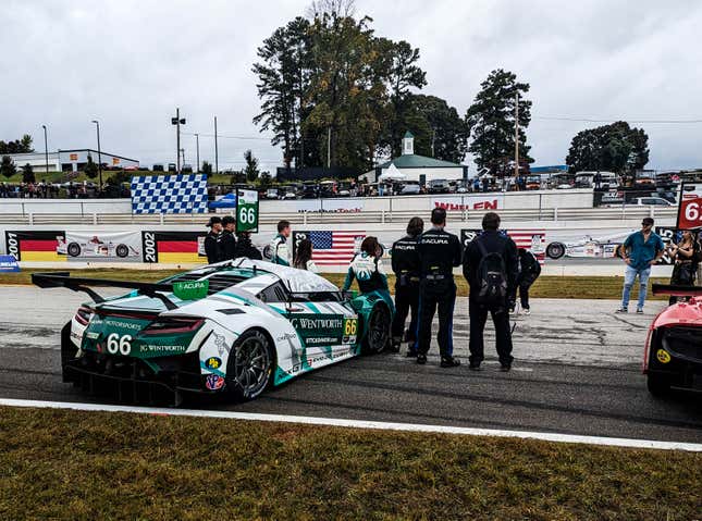 Imagen para el artículo titulado Detrás de escena del Petit Le Mans de IMSA con Gradient Racing