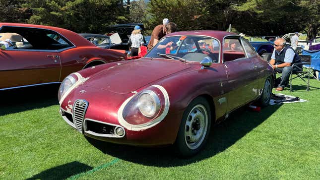 Frontansicht 3/4 eines patinierten roten Alfa Romeo Giulietta Zagato