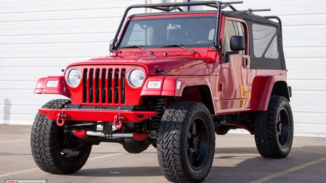 Image for article titled Someone Shoehorned A 500 HP Dodge Viper&#39;s V10 Into A Jeep Wrangler