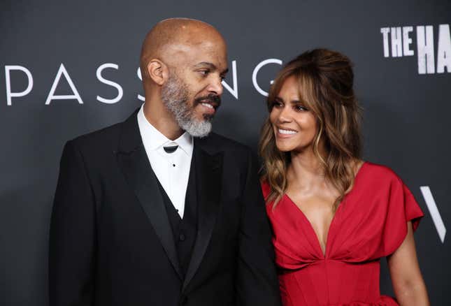 Image for article titled Halle Berry&#39;s Wild Roller Coaster Romantic History