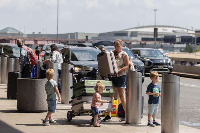 Image for article titled These Are the Airport Features the Jalopnik Staff Can&#39;t Live Without