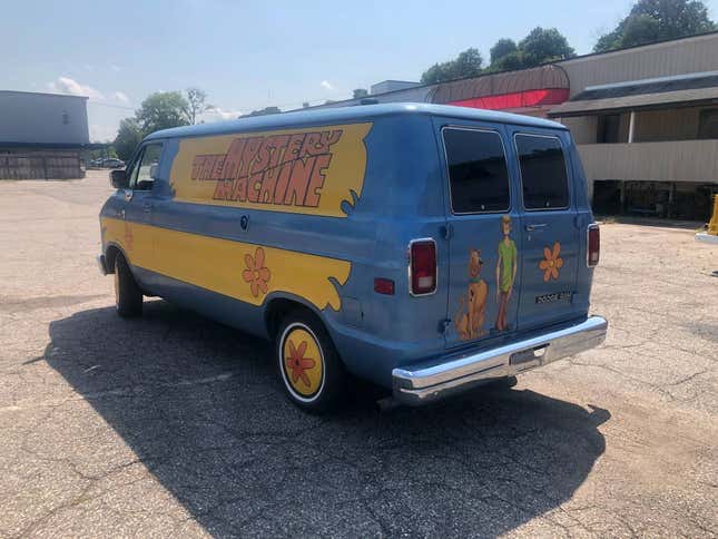 Image for article titled At $19,995, Is This 1988 Dodge Ram Surveillance Van a Mysteriously Good Deal?