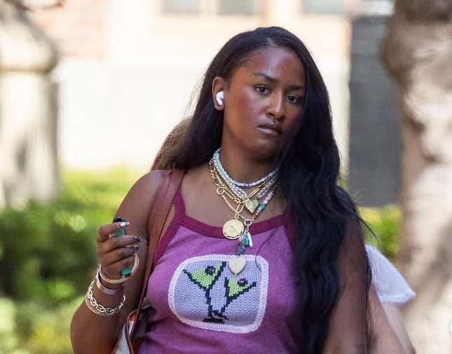 Image for article titled Clutch Your Pearls! Stunning, Sexy Resurfaced Pics of Sasha Obama Go Viral