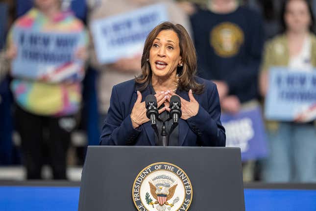 Image de l'article intitulé La vérité sur les hommes noirs qui soutiennent Kamala Harris, les choses choquantes que disent les alliés de Donald Trump à son sujet, comment les rappeurs géorgiens pourraient détenir la clé des élections, Obama rappe Eminem lors d’un rassemblement à Kamala et plus encore