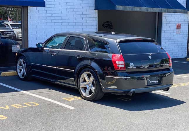 Image for article titled At $14,999, Is This 2006 Dodge Magnum SRT-8 A Hot Hemi Deal?