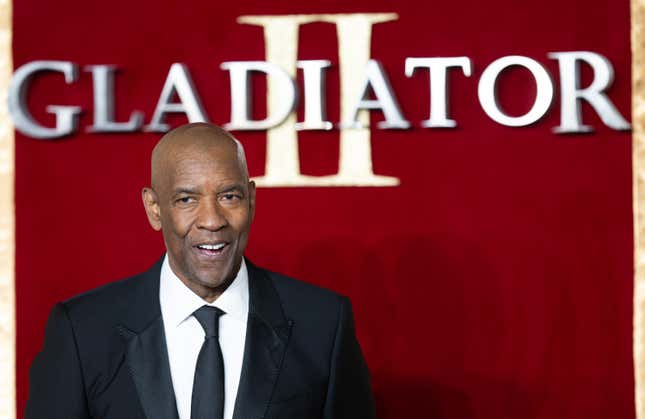  Denzel Washington besucht „Gladiator II“,  die königliche Filmvorführung und Weltpremiere am Leicester Square am 13. November 2024 in London, England.