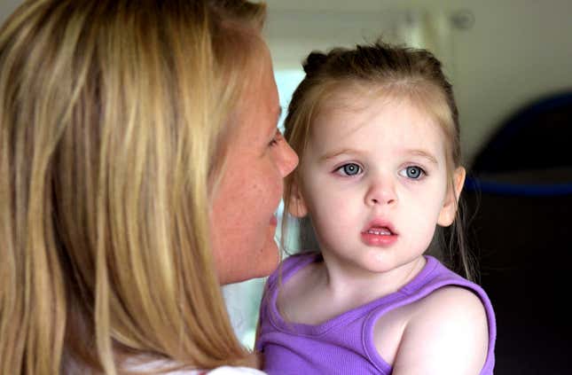 Early Intervention speech pathologist Megan Sanders works with 2-year-old Aria Faulkner at parents Lindsey and Kendrick Faulkner&#39;s home in Peoria, Ill., Aug. 15, 2023. (AP Photo/Ron Johnson)