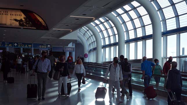 Passagers à l’aéroport international de Charlotte Douglas