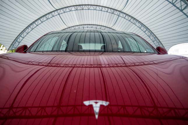 FILE PHOTO: FILE PHOTO: FILE PHOTO: FILE PHOTO: Philip Floyd, senior engineering technician for the Insurance Institute for Highway Safety (IIHS), demonstrates a front crash prevention test on a 2018 Tesla Model 3 at the IIHS-HLDI Vehicle Research Center in Ruckersville, Virginia, U.S., July 22, 2019. Picture taken July 22, 2019. REUTERS/Amanda Voisard/File Photo/File Photo/File Photo/File Photo – RC2KAD92XM8E