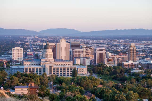 El horizonte de Salt Lake City a la luz del día