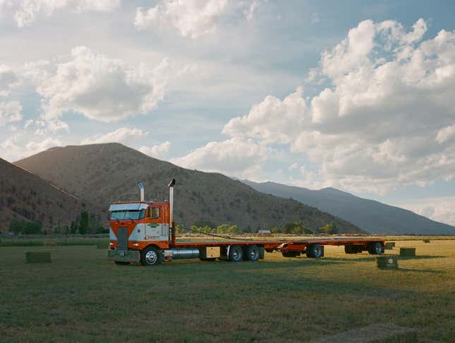 Image for article titled Fashion Photographer Captures the Most Beautiful Big-Rigs on Earth