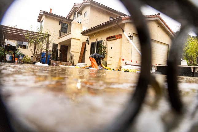 Image for article titled Photos: California&#39;s Coastline Under Siege by Atmospheric River