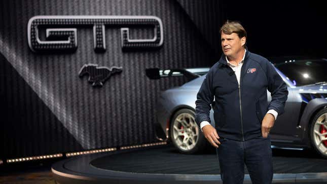 Ford-CEO Jim Farley spricht bei der Enthüllung des neuen Mustang GTD auf der North American International Detroit Auto Show 2023 am 13. September 2023 in Detroit, Michigan.