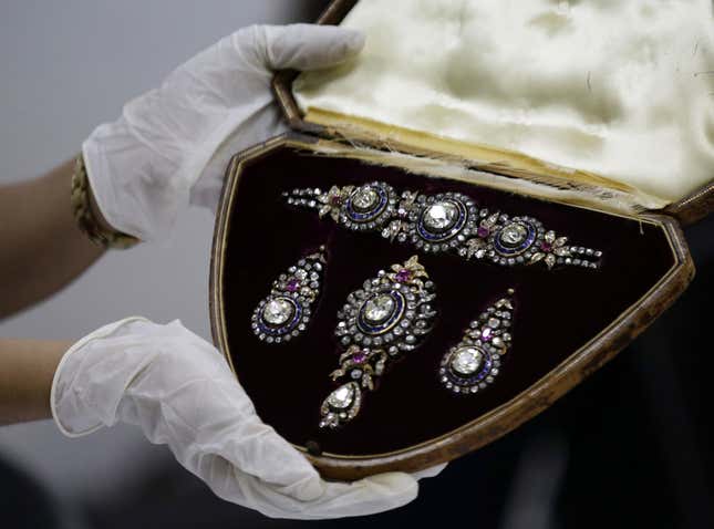 Image for article titled The Philippine government is flashing Imelda Marcos’s jewels as proof that corruption is terrible