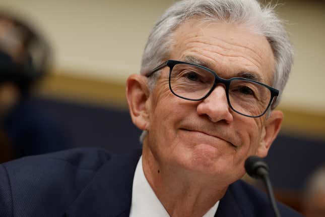 Image de l'article intitulé Le président de la Fed, Jerome Powell, a annoncé que des baisses de taux d’intérêt étaient à venir. Voici ce que disent les experts