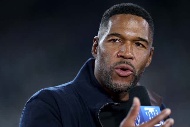 Sports analyst Michael Strahan talks prior to the game between the New York Giants and the Dallas Cowboys at MetLife Stadium on September 26, 2024 in East Rutherford, New Jersey. 