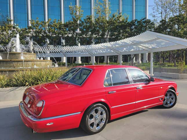 Image for article titled At $29,999, Is This 2000 Bentley Arnage T Red Label An Exclusive Bargain?