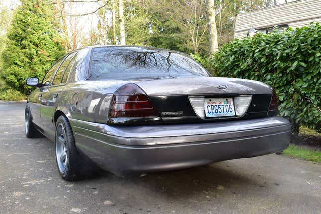 Image for article titled At $9,750, Does This Manual-Swapped 2007 Ford Crown Vic Interceptor Rule?