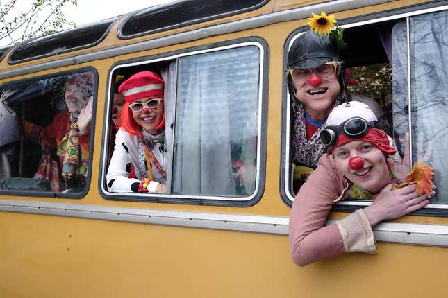 Image for article titled Photos: The real-life Patch Adams proves laughter is the best medicine in Armenia
