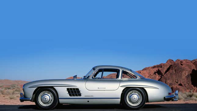 Ein Foto eines Mercedes 300 SL-Sportwagens. 