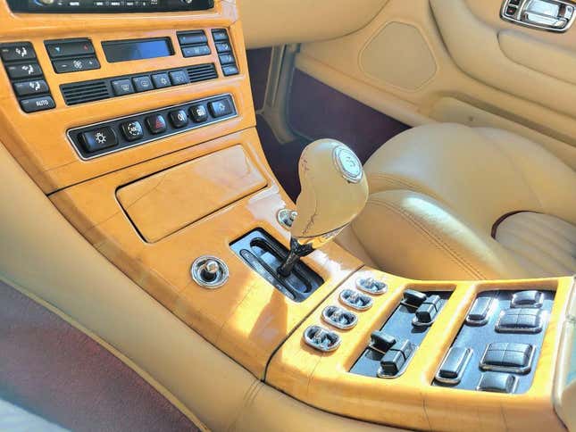 Image for article titled At $29,999, Is This 2000 Bentley Arnage T Red Label An Exclusive Bargain?