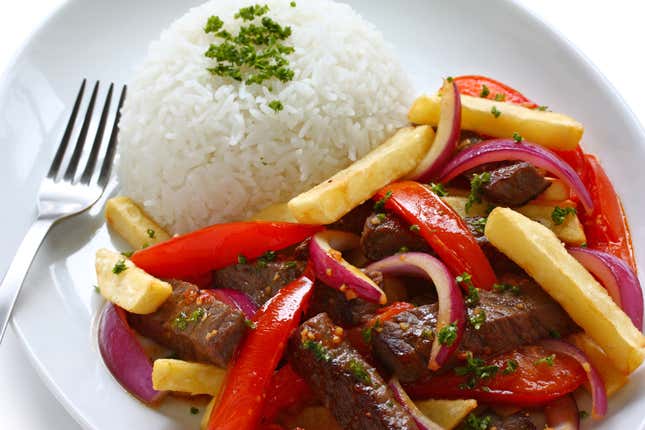 Image for article titled Chinese stir-fry arrived in Peru and gave the world lomo saltado