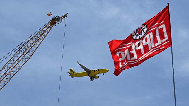 Los Angeles Clippers February flight struck by lightning