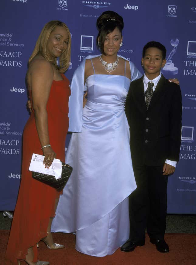 Raven Symone, Mom Lydia Gaulden, and Brother Blaize Pearman at 33rd NAACP Image Awards