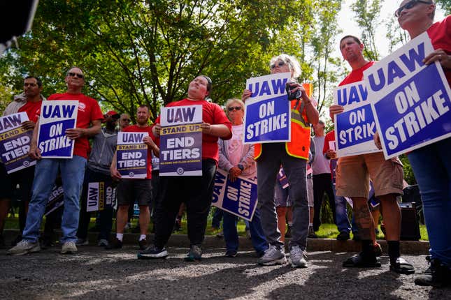 United Auto Workers members and supporters picket outside a General Motors facility in Langhorne, Pa., Friday, Sept. 22, 2023. The United Auto Workers expanded its strike against major automakers Friday, walking out of 38 General Motors and Stellantis parts distribution centers in 20 states. (AP Photo/Matt Rourke)