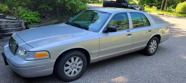 Image for article titled At $4,900, Could This 2008 Ford Crown Victoria LX Be A Crown Jewel?