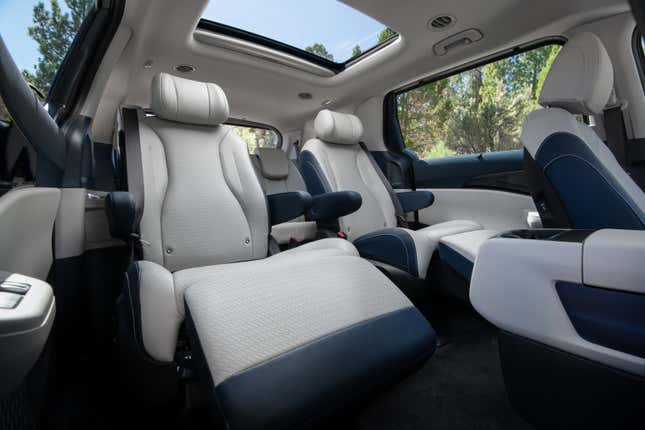 Second-row seats of a 2025 Kia Carnival minivan