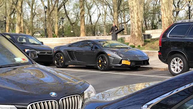 Image for article titled We Salute This Hero Who Street Parks Their Lamborghini Gallardo In New York City