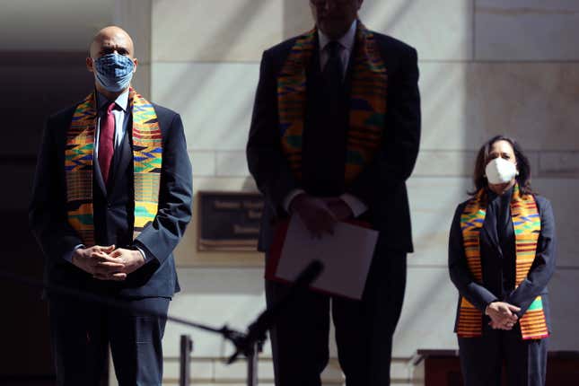 Sen. Cory Booker (D-NJ) (L) and Sen. Kamala Harris (D-CA) join fellow Democrats from the House and Senate to honor George Floyd with eight minutes and 46 seconds of silence in the U.S. Capitol Visitors Center June 08, 2020 in Washington, DC. Booker and Harris introduced new legislation to end excessive use of force by police across the country and make it easier to identify, track, and prosecute police misconduct following the recent deaths of unarmed African-Americans in police custody, including George Floyd, and the nationwide demonstrations demanding an overhaul of law enforcement. 
