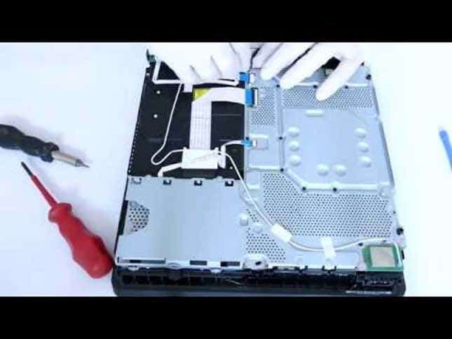 Looks Like The Unannounced PS4 Slim Already Has A Teardown<em></em>