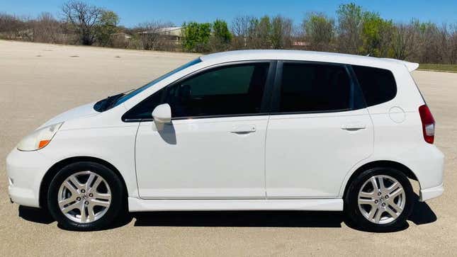 Image for article titled I Need A Cross-Country College Road Trip Car For $4,500! What Should I Buy?