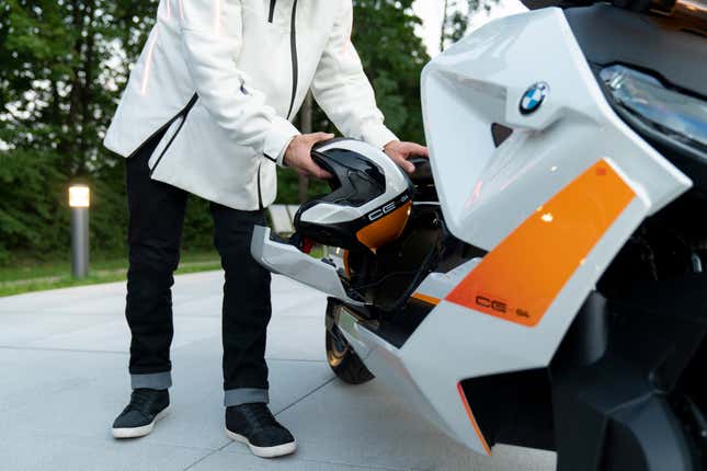 Image for article titled BMW's Definition CE 04 Electric Scooter Is The Cyberpunk City-Commuter Future We All Need