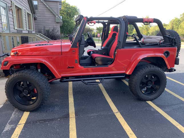 Image for article titled Someone Shoehorned A 500 HP Dodge Viper's V10 Into A Jeep Wrangler