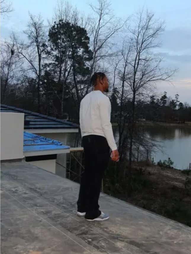 Image for article titled Inside Simone Biles, Jonathan Owens In-Progress Texas Lakeside Mansion