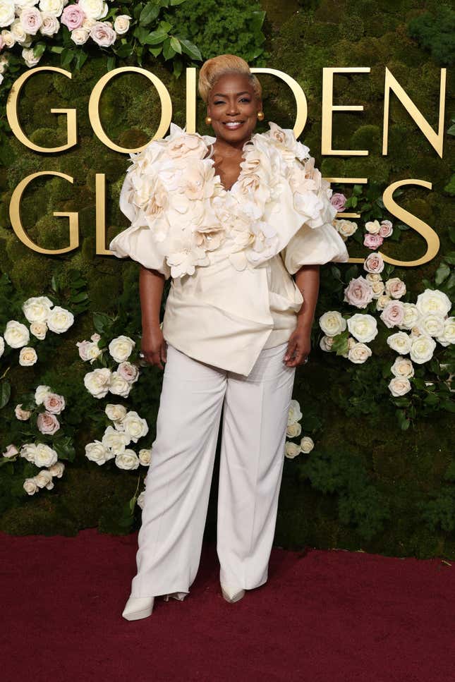 Aunjanue Ellis attends the 82nd Annual Golden Globe Awards at The Beverly Hilton on January 05, 2025 in Beverly Hills, California.