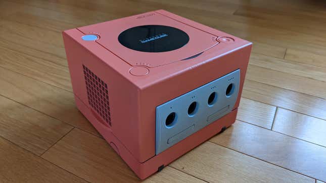 Image for article titled Don&#39;t Be Fooled: This Nintendo GameCube Is Actually a Powerful Gaming Rig