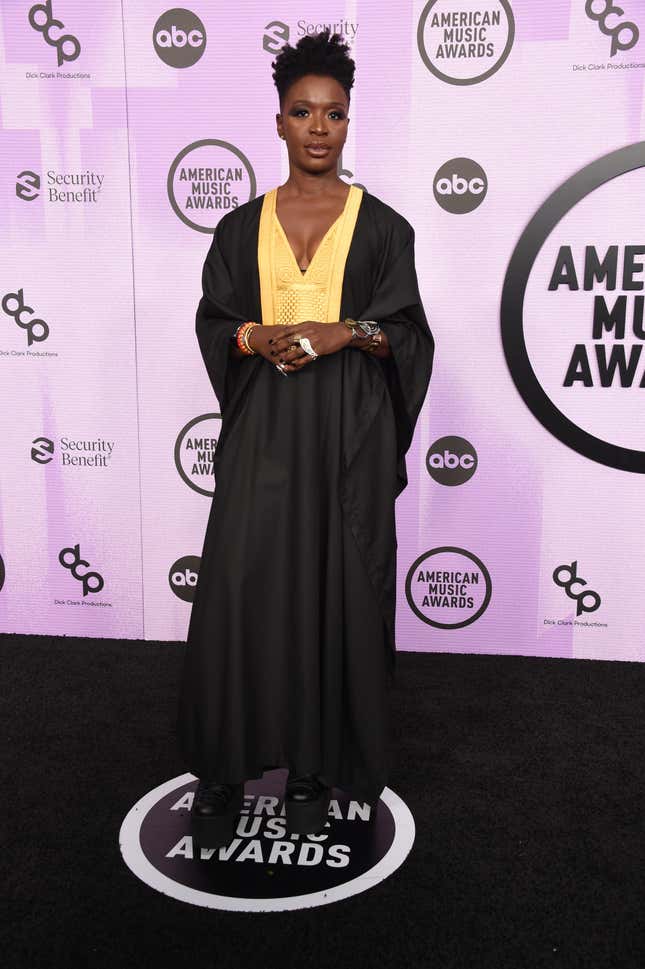 Image for article titled All the Best Looks From the 2022 American Music Awards Red Carpet