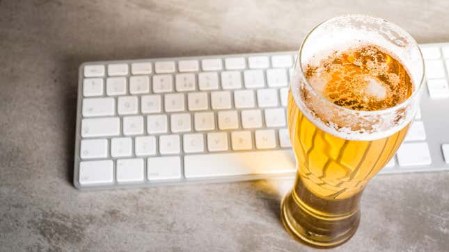 Image for article titled Michigan man asks strangers for free beer and gets it; in unrelated news, The Takeout really likes pizza
